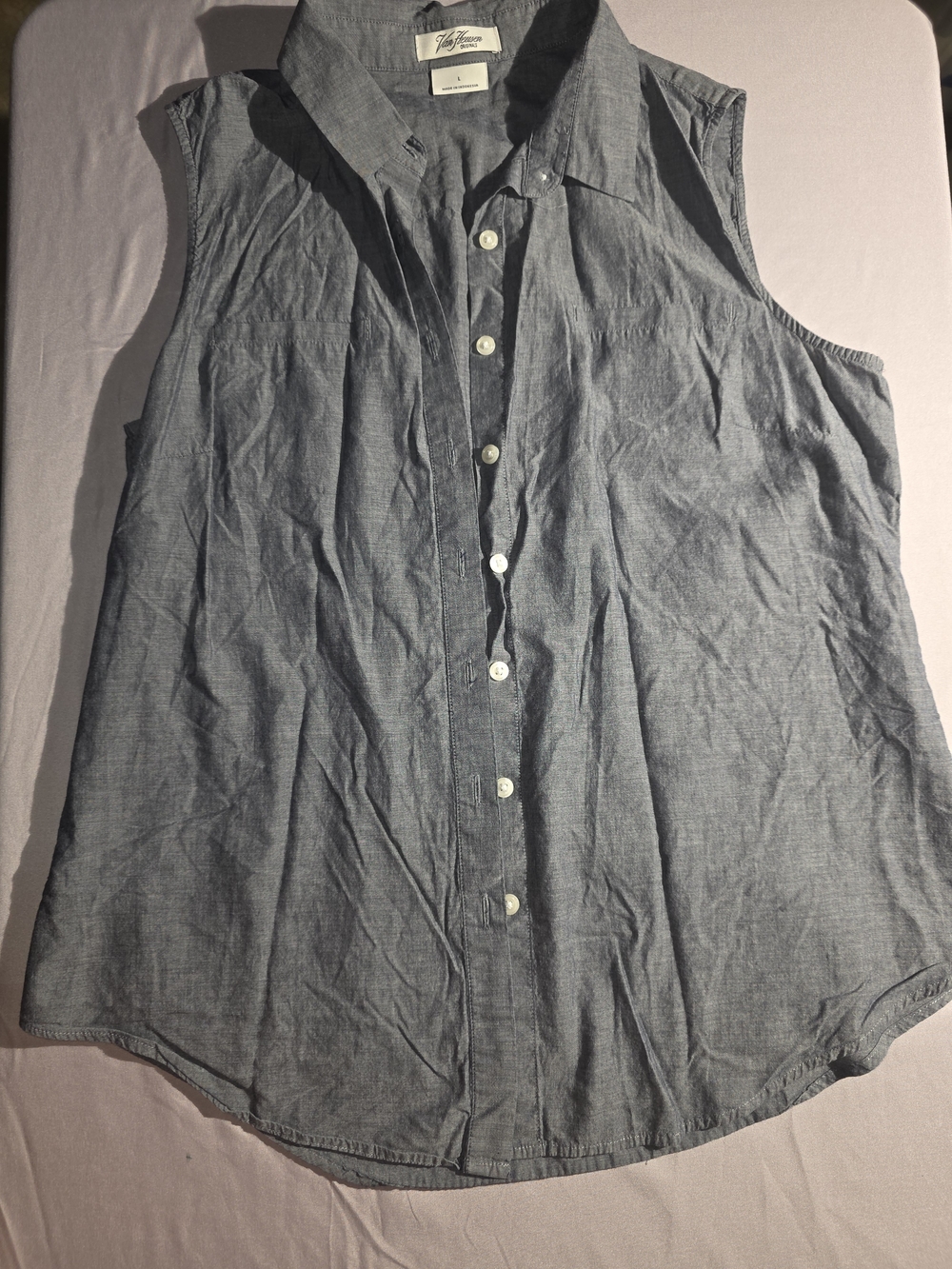 Van Heusen Gray Sleeveless Button-Down Shirt